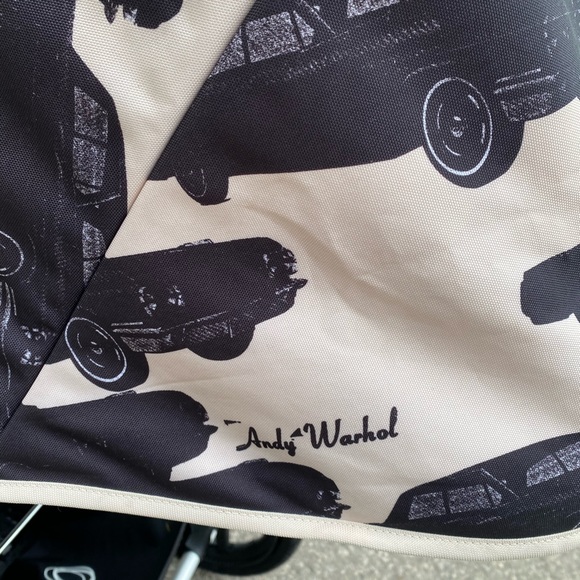 Limited edition Andy Warhol canopy (cars)
Black seat
Includes bugaboo foot muff - Picture 4 of 5